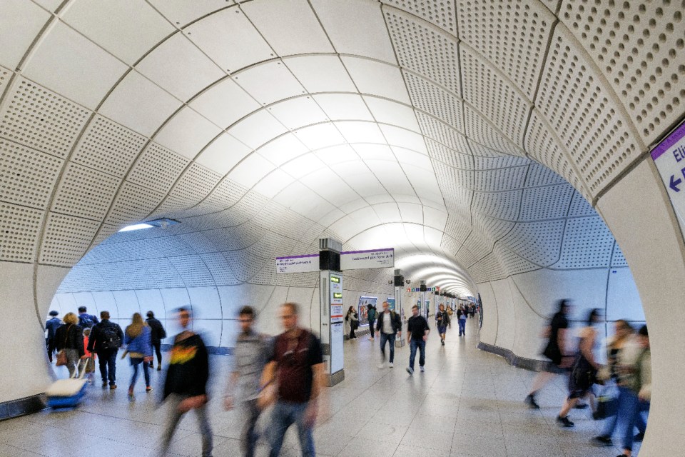 Elizabeth Line, Thameslink and Heathrow Express: London commuters ‘failed’ by train firms as punctuality plummets